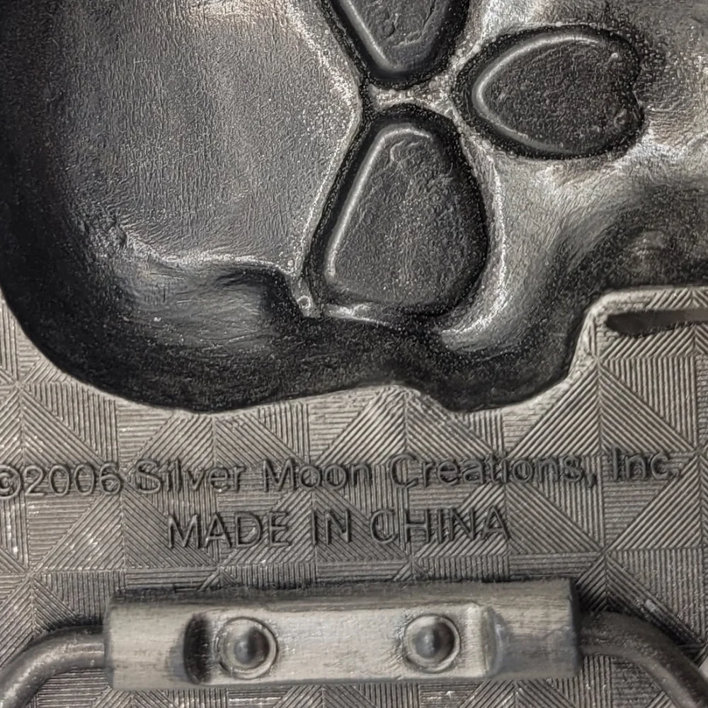 Tribal Skull Belt Buckle - Picture 4 of 4
